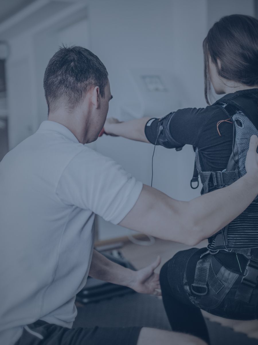 EMS-Training mit Trainer im TheraFit-Studio